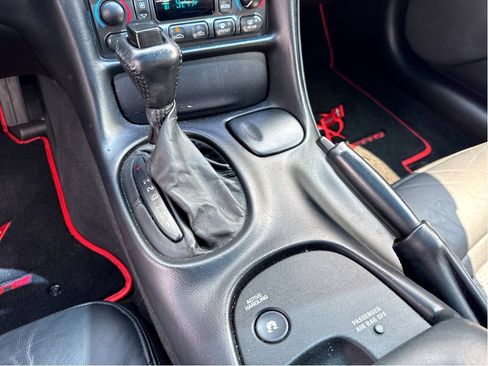 Used 2002 Chevrolet Corvette Coupe w/ Preferred Equipment Group2 RWD image 19