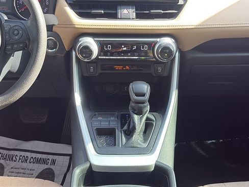 Used 2021 Toyota RAV4 XLE w/ Convenience Package FWD image 16