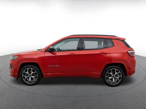 Used 2025 Jeep Compass Limited AWD/4WD image 4