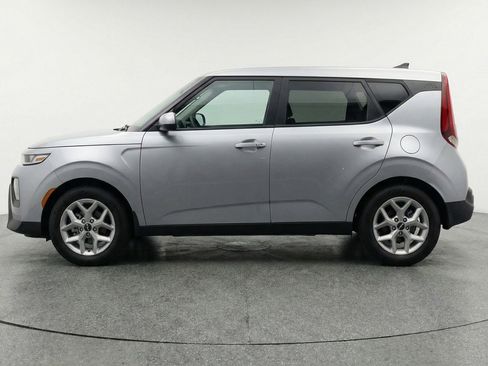 Used 2025 Kia Soul LX w/ LX Technology Package FWD image 5