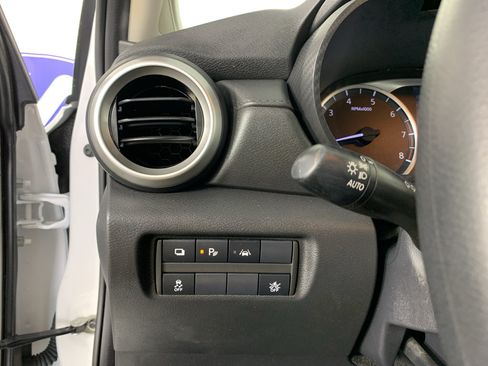 Used 2023 Nissan Versa S FWD image 17