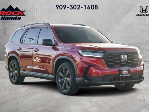 Used 2025 Honda Pilot Sport image 4