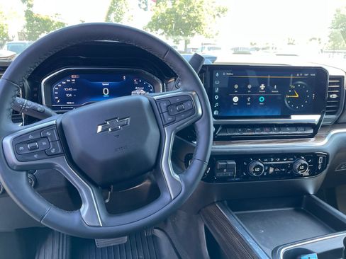 Used 2025 Chevrolet Silverado 2500 LT w/ Trail Boss Package AWD/4WD image 7