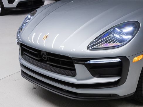 Certified 2026 Porsche Macan AWD/4WD image 31