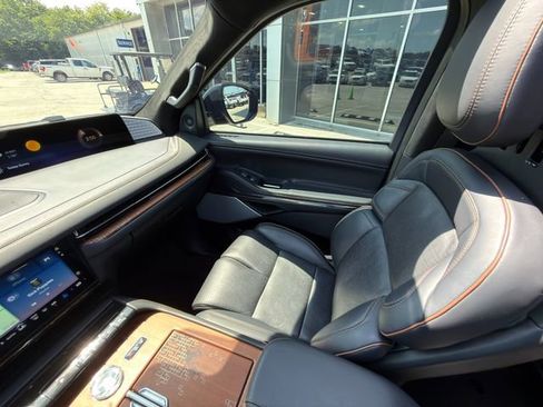 Used 2025 Lincoln Navigator L Black Label AWD/4WD image 32