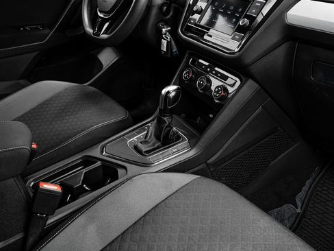 Used 2021 Volkswagen Tiguan S image 30