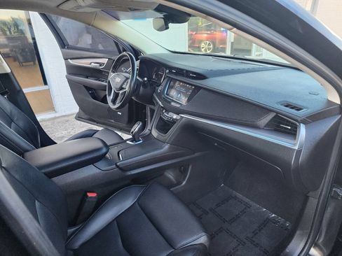 Used 2018 Cadillac XT5 Luxury w/ Driver Awareness Package FWD image 12