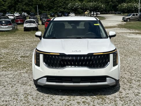 Used 2026 Kia Carnival LXS FWD image 2