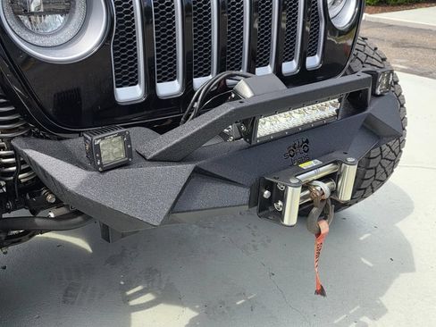Used 2018 Jeep Wrangler Unlimited Sahara AWD/4WD image 31