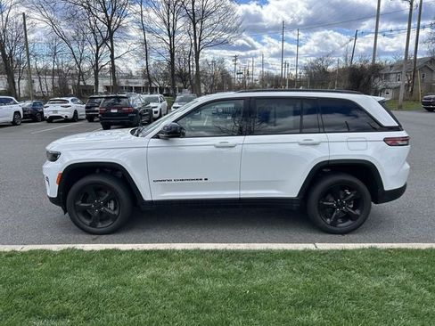 Certified 2023 Jeep Grand Cherokee Altitude image 5