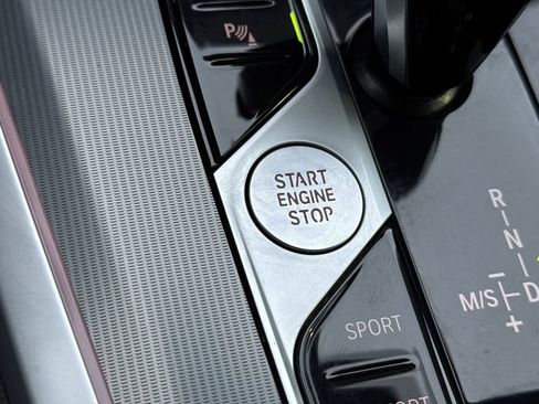 Used 2022 BMW X5 xDrive40i w/ M Sport Package image 25