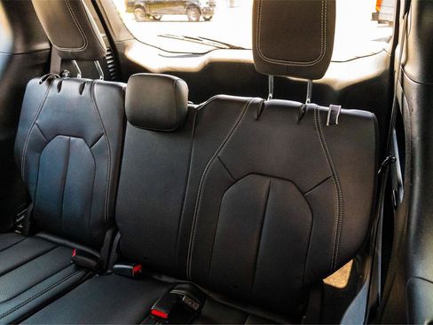 Used 2019 Chrysler Pacifica Touring-L FWD image 32