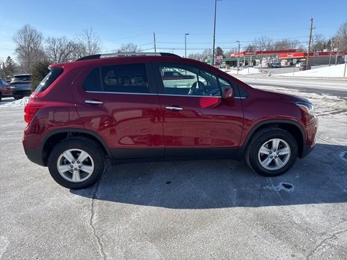 Used 2020 Chevrolet Trax LT w/ Driver Confidence Package image 6