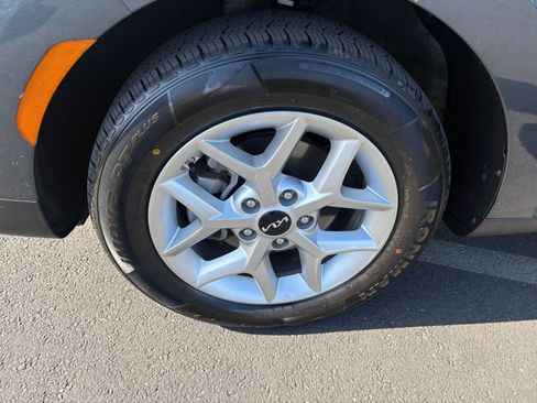 Used 2025 Kia Soul LX w/ LX Technology Package FWD image 28