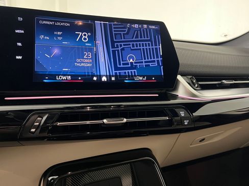 Used 2025 BMW X2 xDrive28i w/ Premium Package image 27