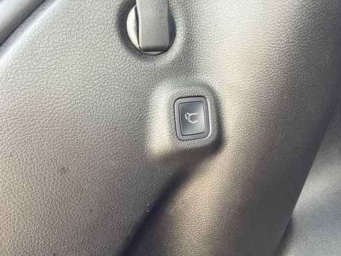 Used 2023 Jeep Compass Latitude w/ Convenience Group AWD/4WD image 21