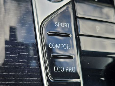 Used 2026 BMW X7 xDrive40i w/ M Sport Package image 25