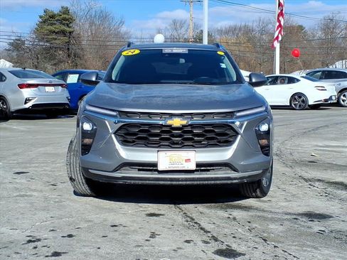 Used 2024 Chevrolet Trax LT w/ Driver Confidence Package image 2