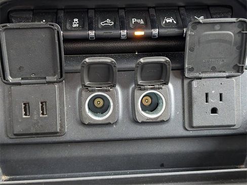 Used 2017 Chevrolet Silverado 1500 High Country image 18