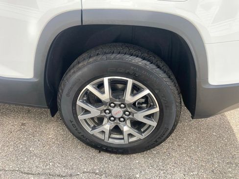 Certified 2023 GMC Acadia SLE w/ Driver Convenience Package AWD/4WD image 9