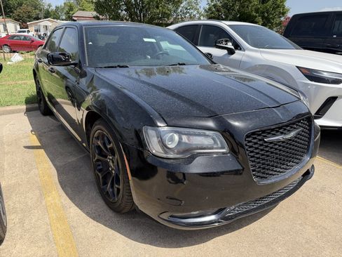 Used 2019 Chrysler 300 S RWD image 5
