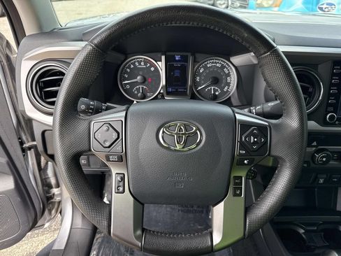 Used 2020 Toyota Tacoma SR5 RWD image 42