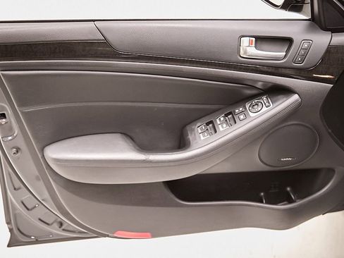 Used 2015 Kia Cadenza Premium w/ Technology Package image 10