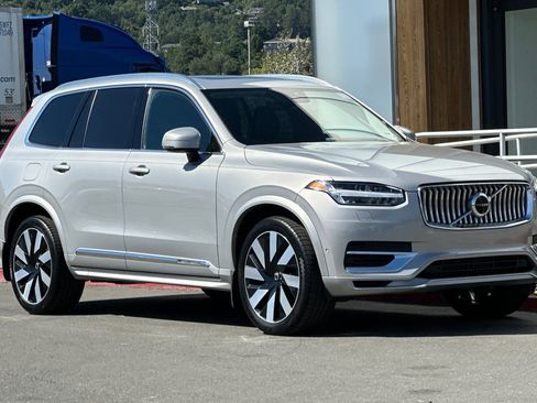 Used 2024 Volvo XC90 T8 Ultimate w/ Protection Package image 9