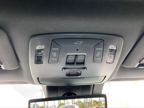 Certified 2024 Toyota Sienna Platinum FWD image 31