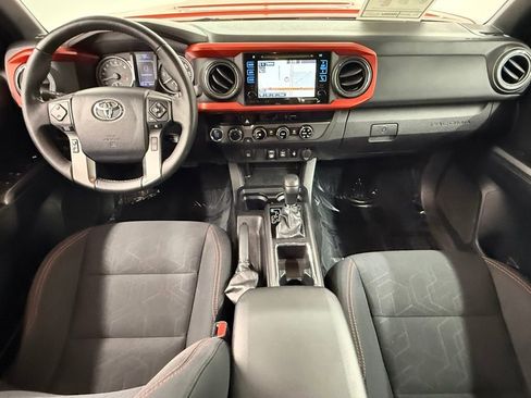 Used 2018 Toyota Tacoma TRD Sport AWD/4WD image 36