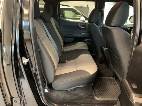 Used 2023 Toyota Tacoma TRD Off-Road w/ Technology Package AWD/4WD image 18