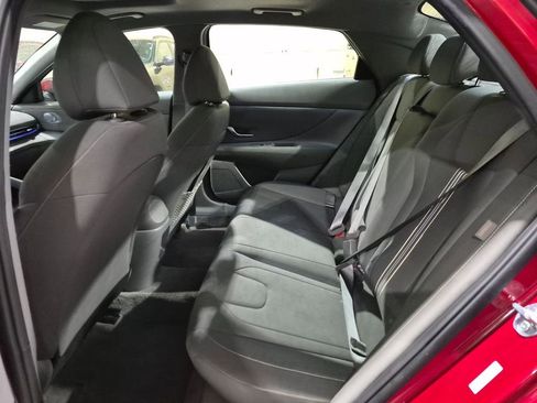 Used 2025 Hyundai Elantra SEL FWD image 23