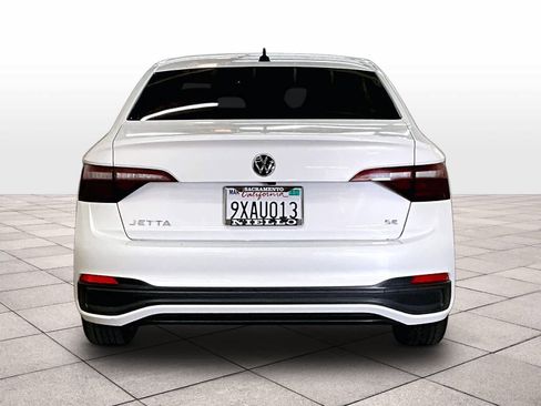 Used 2024 Volkswagen Jetta SE w/ Panoramic Sunroof Package FWD image 7