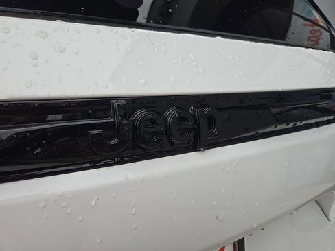 New 2026 Jeep Grand Cherokee Altitude image 21