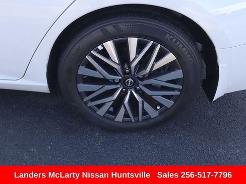 Used 2025 Nissan Altima 2.5 SV w/ SV Premium Package image 12