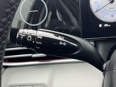 Used 2025 Hyundai Elantra Limited image 30