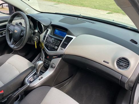 Used 2016 Chevrolet Cruze LS image 16