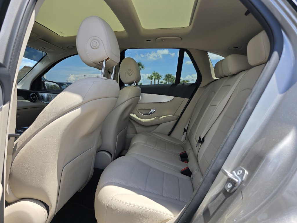 Used 2019 Mercedes-Benz GLC 350e 4MATIC image 15