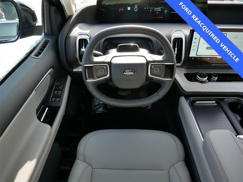 Used 2025 Ford Expedition Active image 14