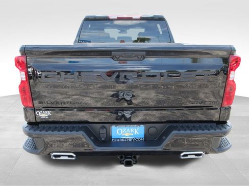 New 2026 Chevrolet Silverado 1500 Custom Trail Boss w/ LPO, Dark Essentials Package AWD/4WD image 4