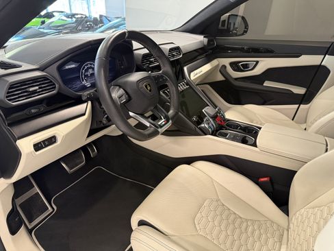 Used 2022 Lamborghini Urus image 9