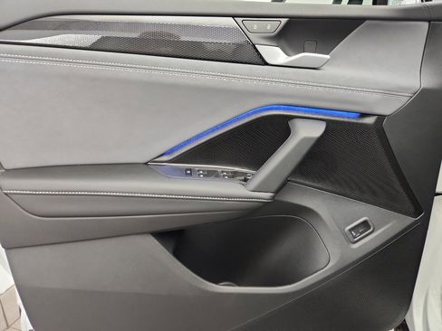 New 2025 Volkswagen Tiguan SE image 8