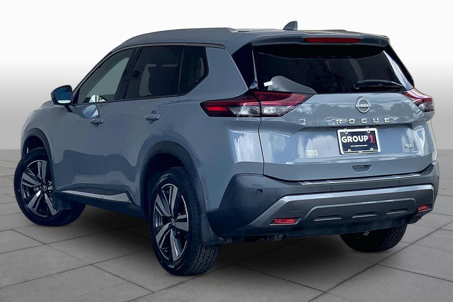 Used 2023 Nissan Rogue SL w/ SL Premium Package FWD image 12