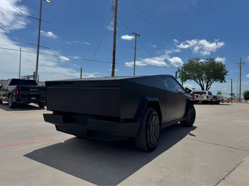 Used 2024 Tesla Cybertruck AWD Crew Cab image 4