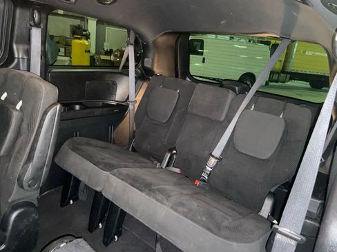 Used 2018 Dodge Grand Caravan SE image 20