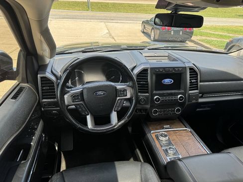 Used 2018 Ford Expedition Max Platinum AWD/4WD image 17