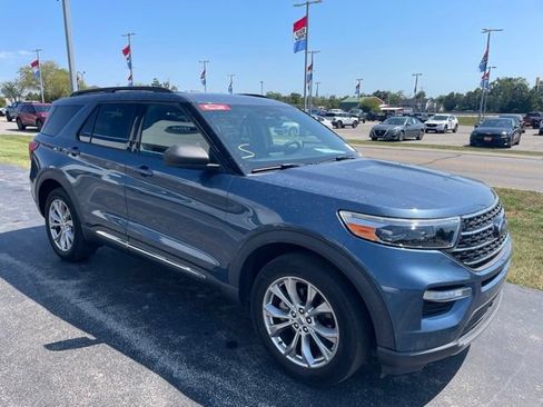 Used 2020 Ford Explorer XLT w/ Equipment Group 202A AWD/4WD image 4
