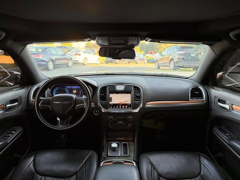 Used 2015 Chrysler 300 C Platinum w/ Harman/Kardon Audio Group RWD image 24
