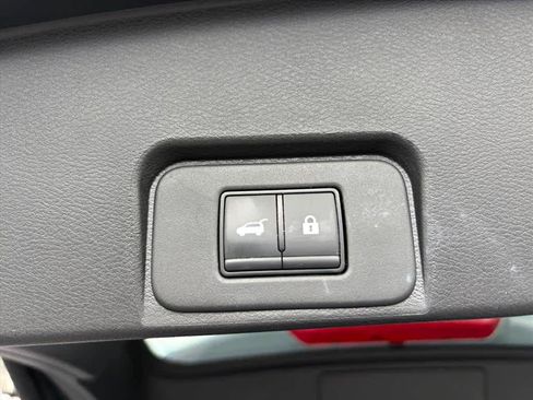 Used 2025 Nissan Rogue SV AWD/4WD image 30