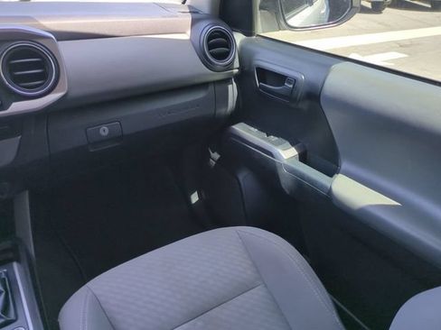 Used 2021 Toyota Tacoma SR5 AWD/4WD image 18